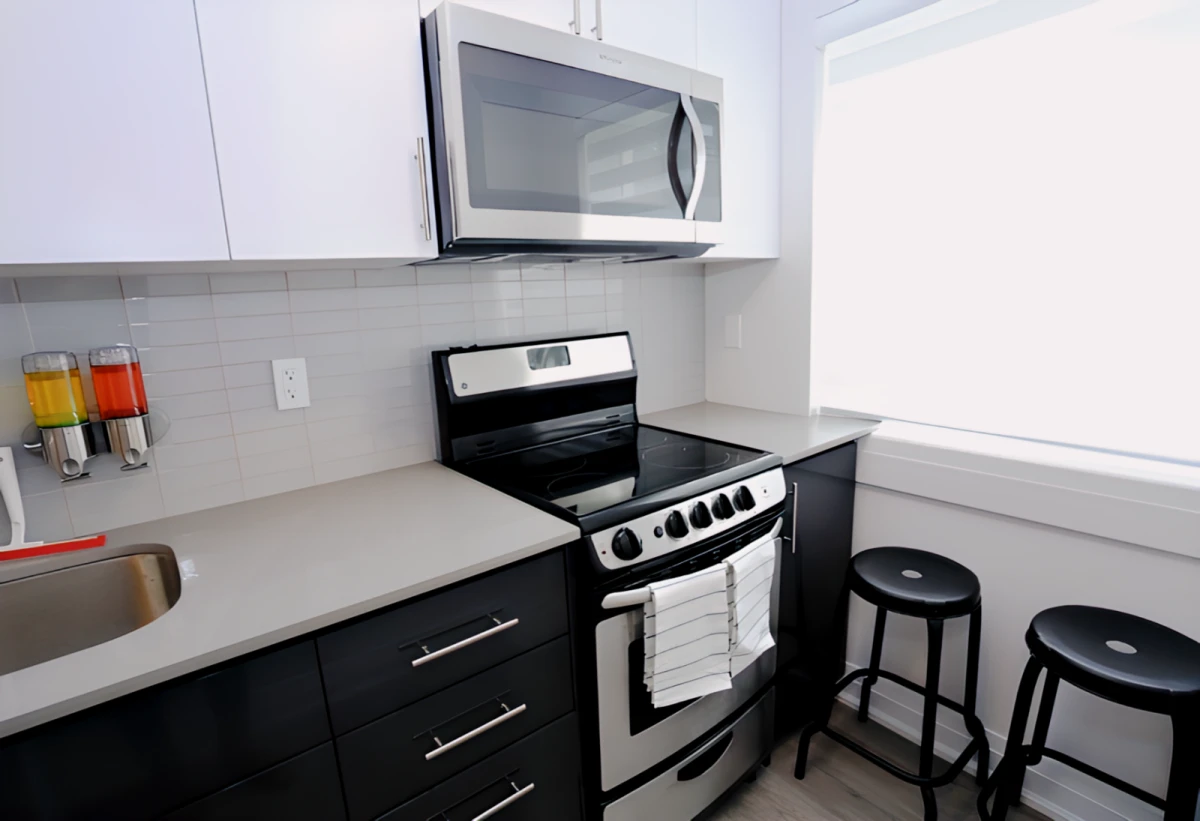 Dream House Village(595-597 St. Clair Ave. W.) - トロントの学生向け宿泊施設