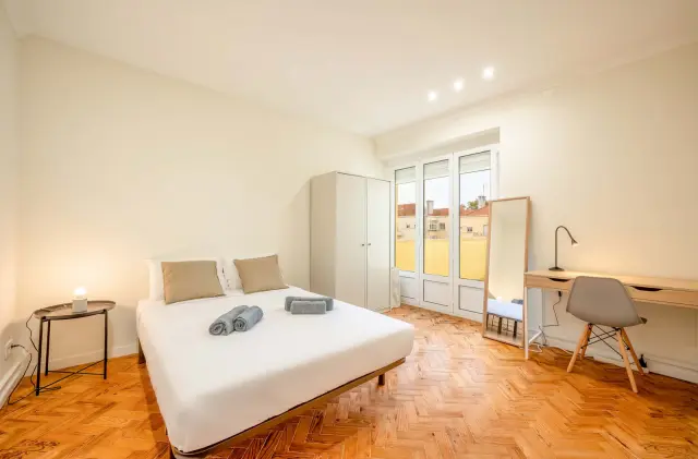 Rua Jose Duro 26, 3ºD - 1700-272 Lisbon, PortugalPT-17-150-001 0