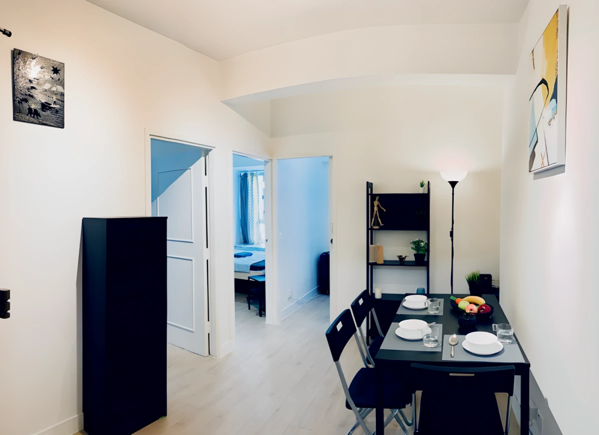 Sheung Wan Bonham Strand West Wing Yu Building Serviced Apartment (whole rental, 3 bedrooms, 1 bathroom, 3 people) 0