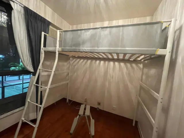 Another five-person room 0