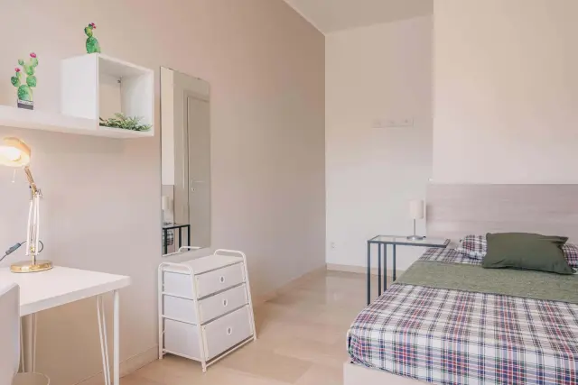 VIA POLLAK 10 <br> PRIVATE ROOM S1 2