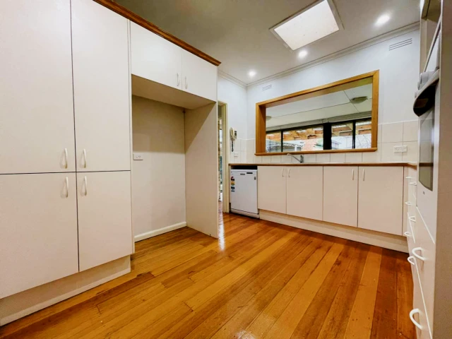 7 Charles Street, Bentleigh East 1