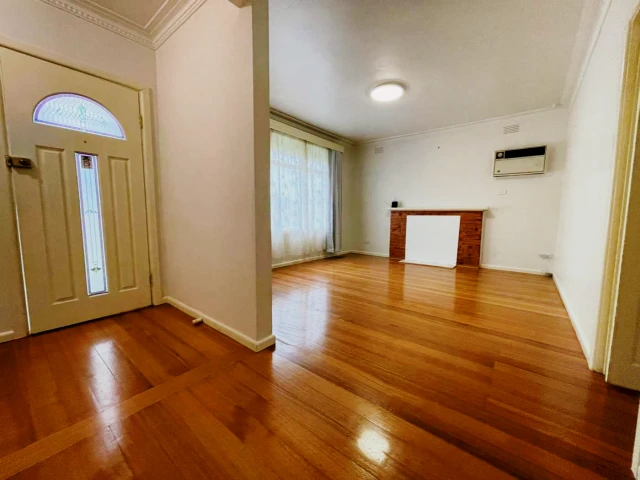 7 Charles Street, Bentleigh East 3