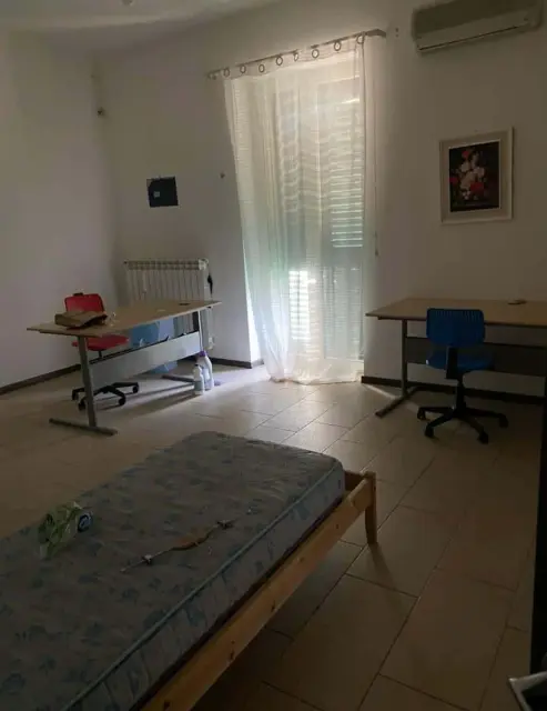 Tre camere in appartamento condiviso in Via Sigismondo Castromediano, Bari 1