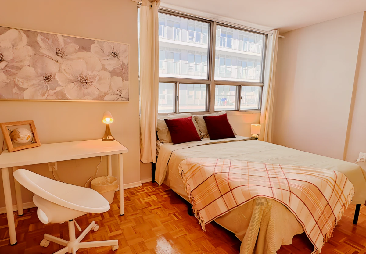 Sky Residence - REDPATH AVE & ROEHAMPTON AVE - Toronto student accommodation - Premium Deluxe