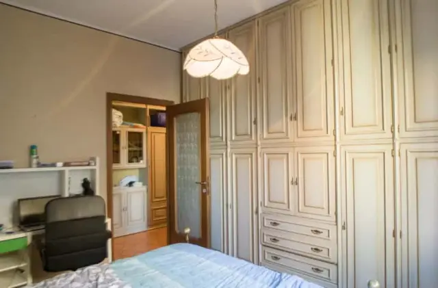 Appartamento arredato con 2 camere da letto in affitto a Greco 3