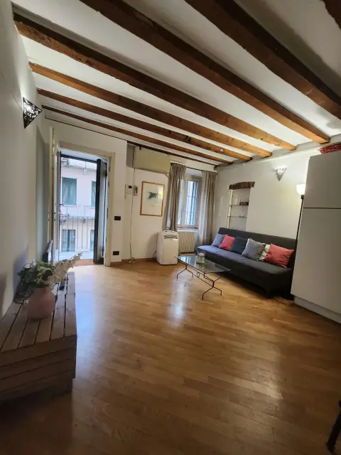 Via Vigevano 0