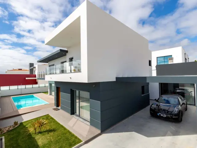 Luxurious 4 bedroom house w/ swimming pool in Ericeira 2
