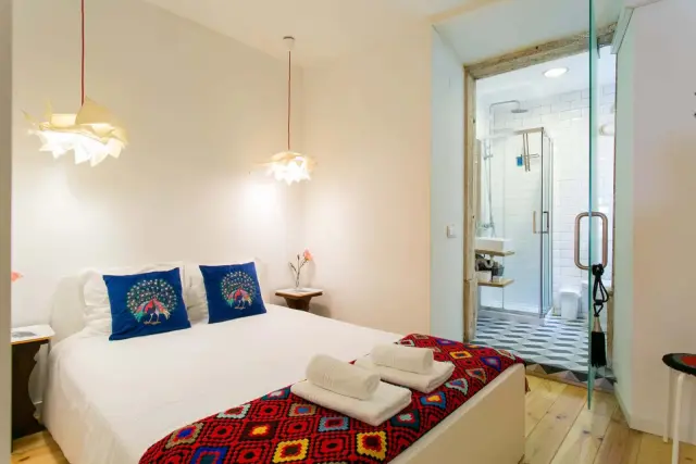 Chic 1-bed Apt moments to Luis de Camoes Sq 0