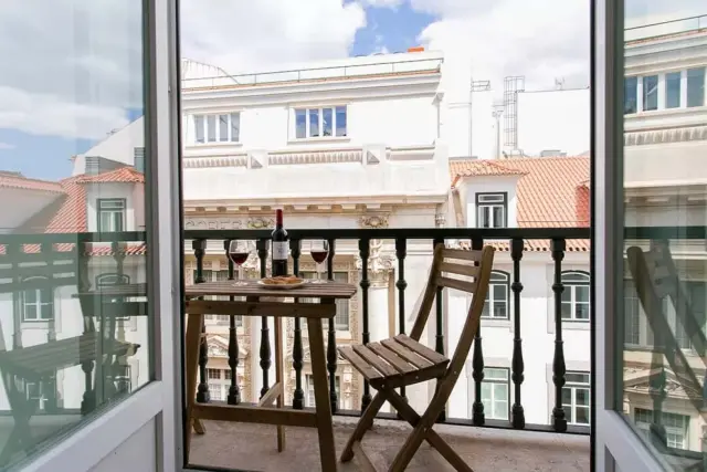 Sunny 1-bed flat w/terrace&sea view in Baixa, 3mins to Arco da Rua Augusta 3