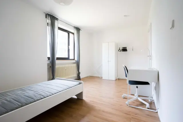 Koelner Landstrasse 352- 1. OG re (Gigacube)