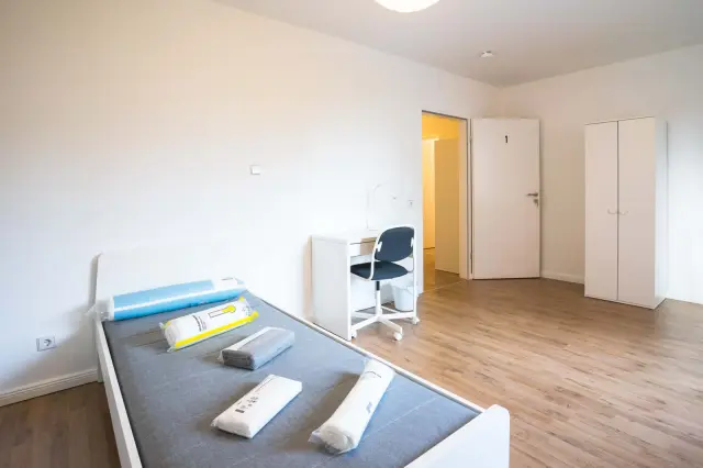 Koelner Landstrasse 352 -  2. OG li (Gigacube) 1