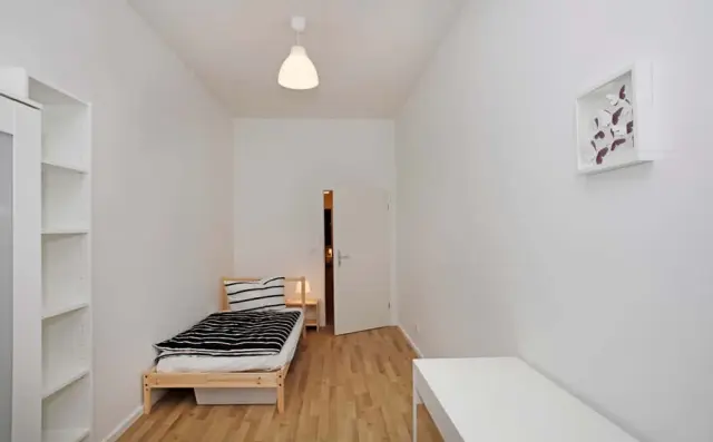 Bismarckstrasse 72DE-01-206M 1