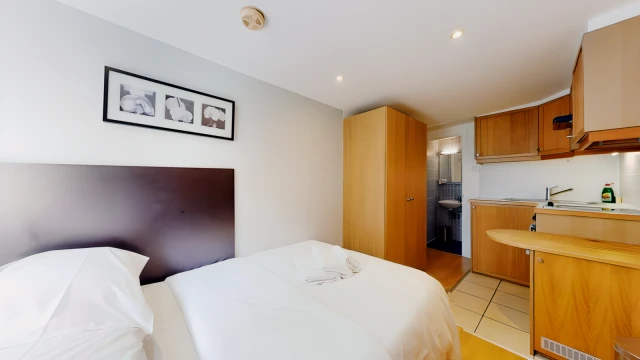 Cartwright Gardens 15219# 3
