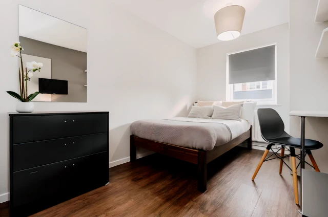 Flat 2, 28 Church Street 2