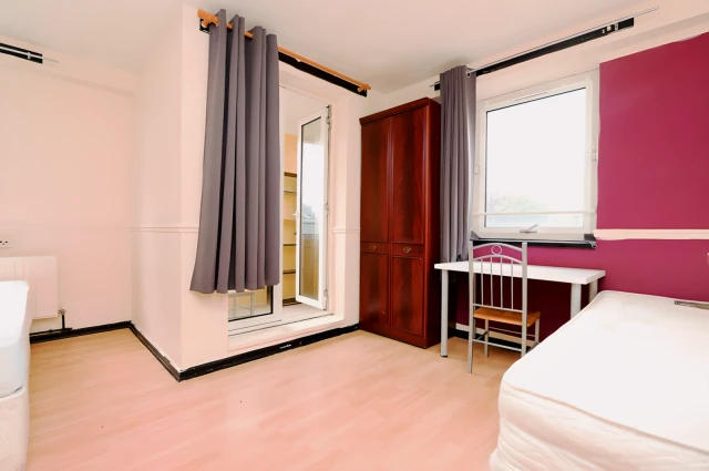 apartment in Mile End 3