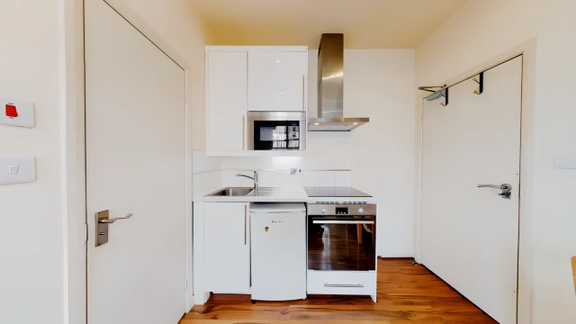 Balmoral Road 15906# 1