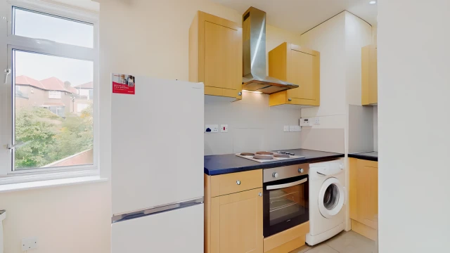 Cairnfield Avenue 15589# 3