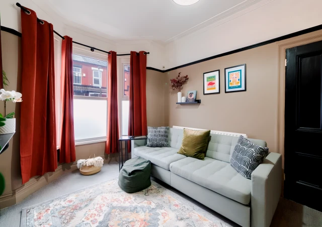 4 Bedroom Home near Penny Lane 4