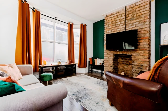 Characteristic Victorian terrace- 5 bedroom house 3