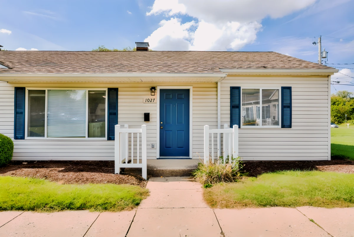 523 E. Fairlawn, Urbana, IL 61801 0