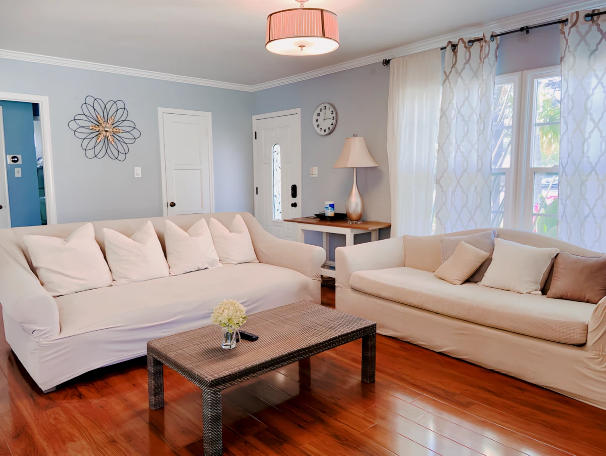 The Monrovia Pool Villa - Los Angeles student accommodation