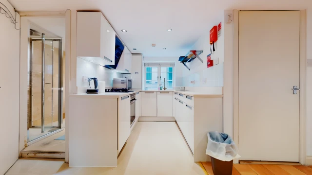 Alie Street 17518# 3