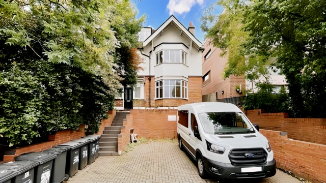 Finchley Road 19494# 2