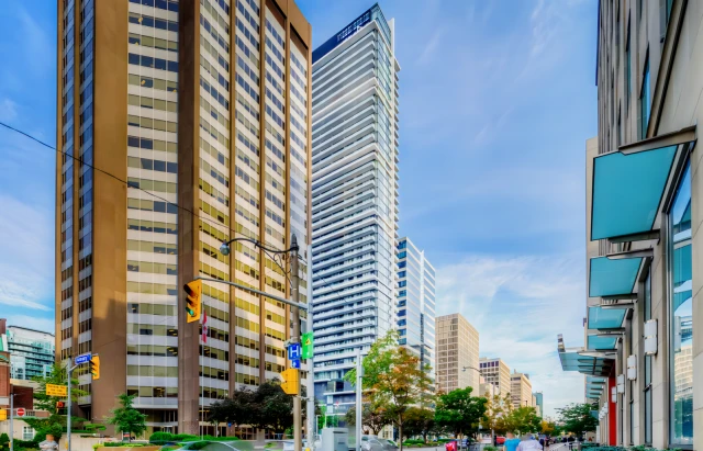 907 - 426 University Ave 2