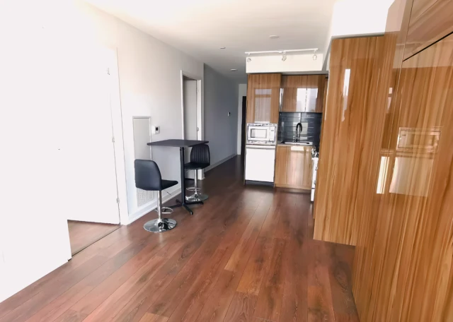 2811 - 501 Yonge St 1