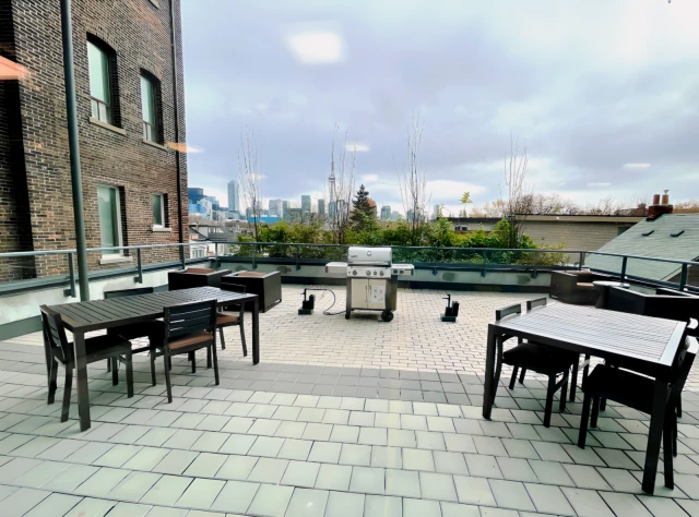 802R - 231 College St 4
