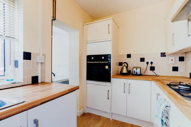 Forest Road, LE11 3NW 4