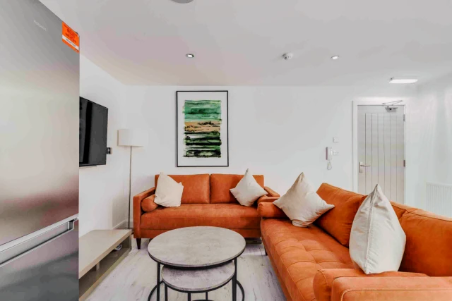 42 Cranborne Road, L15 2HX 2