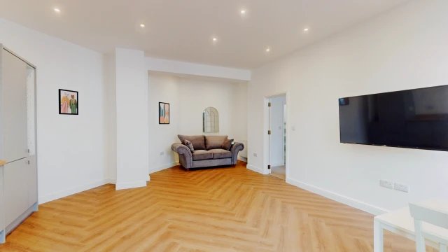 Castle Boulevard , NG7 1HA 3