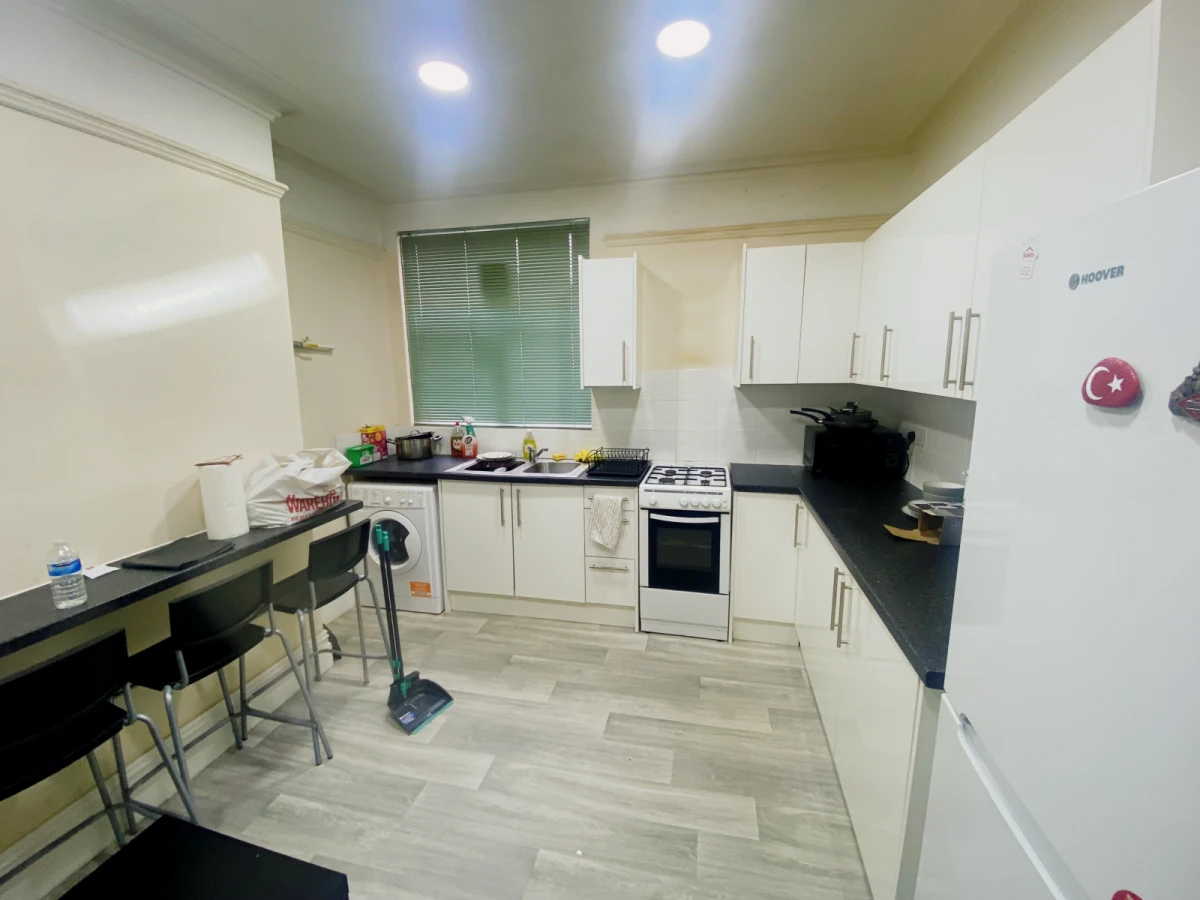East Park Road, LE5 5HH 0