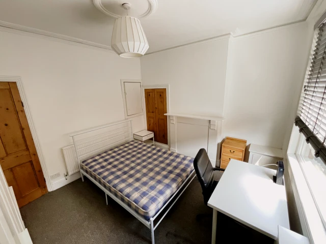 Rosebery Street, LE11 5DX 2