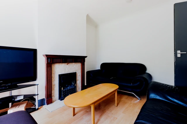 Oaklands Avenue, LE11 3JF 1