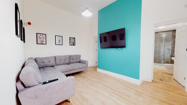 Rufford Road, L6 3BE 3