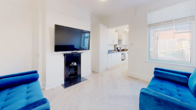 Room 4 , Carholme Road, LN1 1RT 3