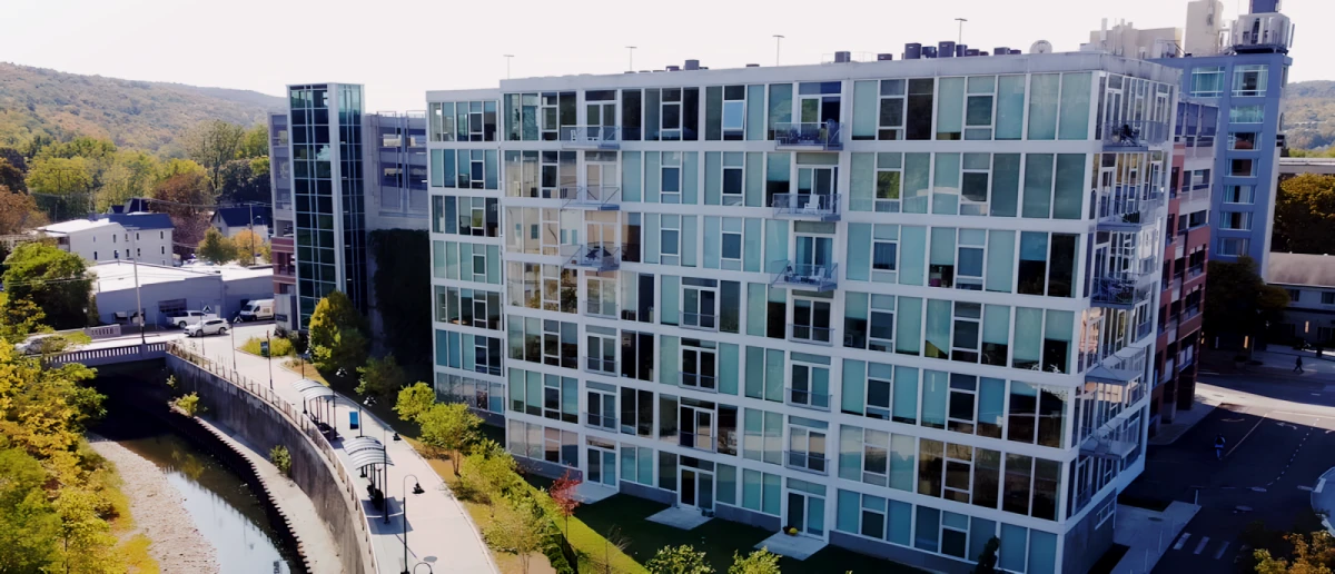 Cayuga Lofts - ที่พักนักศึกษาในอิซาก้า