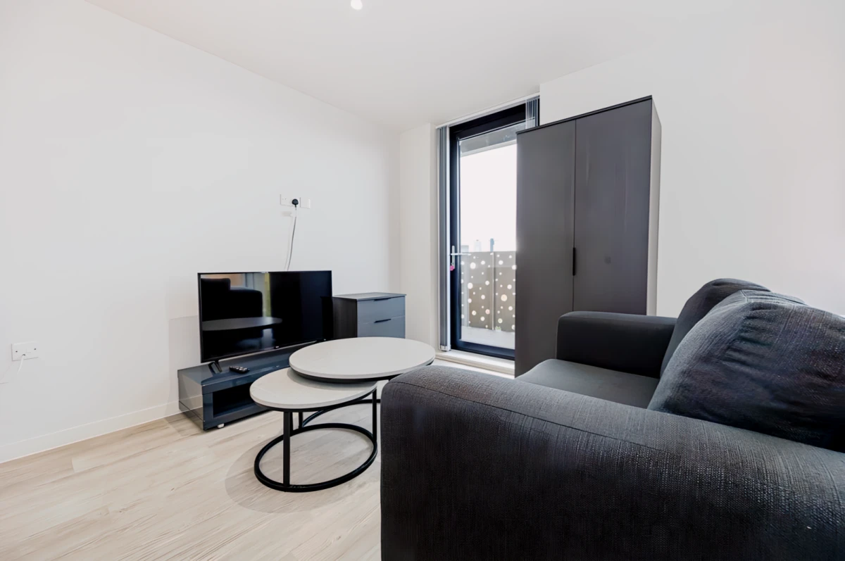 402 Bevington Bush, Liverpool, UK, L3 6DP 0