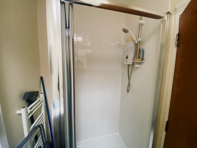 Flat 2, East Park Road, LE5 5HH 4