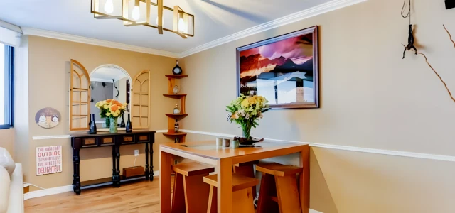 323 Colborne St 1603 2