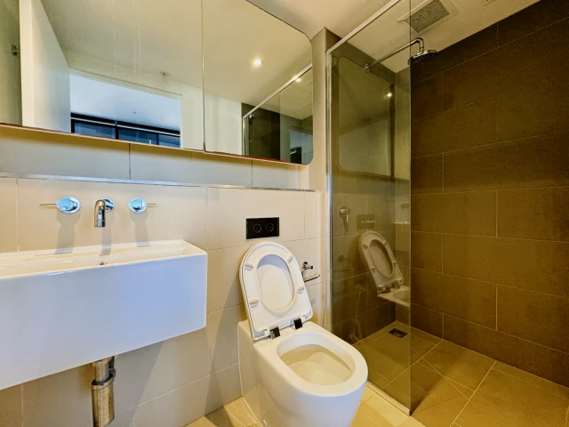 551 Swanston Street 3