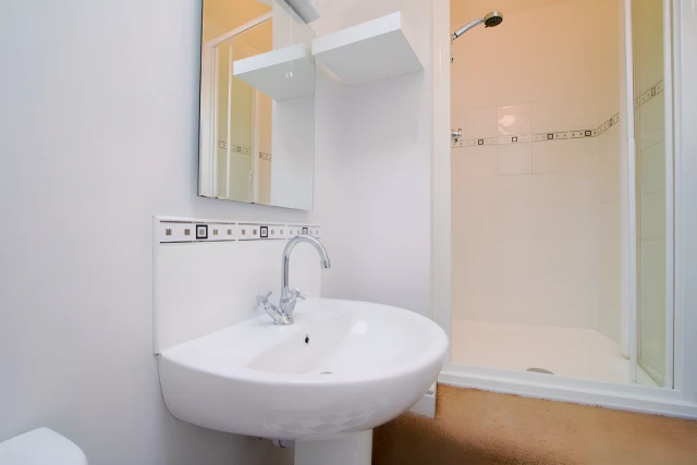 Grove Road, NG7 1HE 4