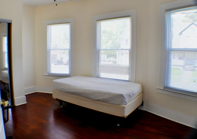 301 Maple St 3