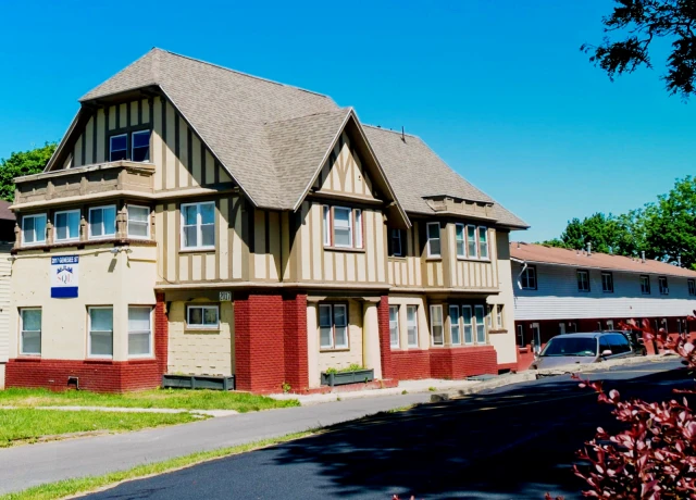 2017 East Genesee St 2