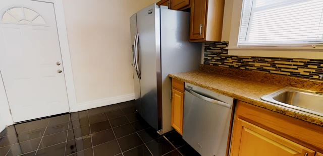 2401 East Genesee St 4