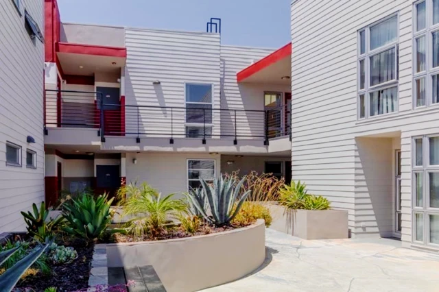 1241 West 37th Place 1