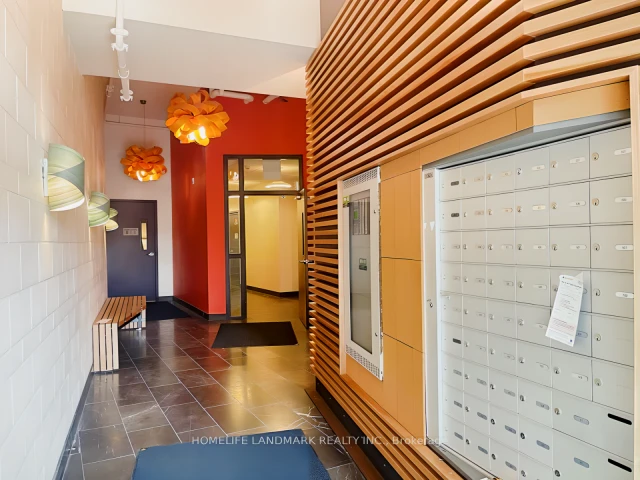 304 121 King St E 2